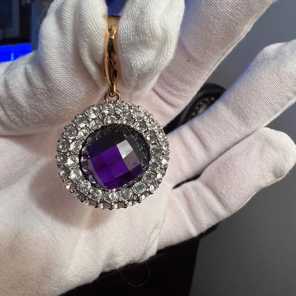 Kenneth Jay Lane Vintage Gold-tone Pendant - Picture 4 of 6